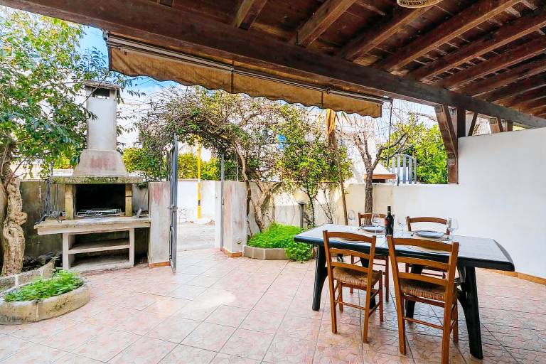 Charming vacation home with yard, BBQ & patio | Garden view | Pets are welcome in Melendugno