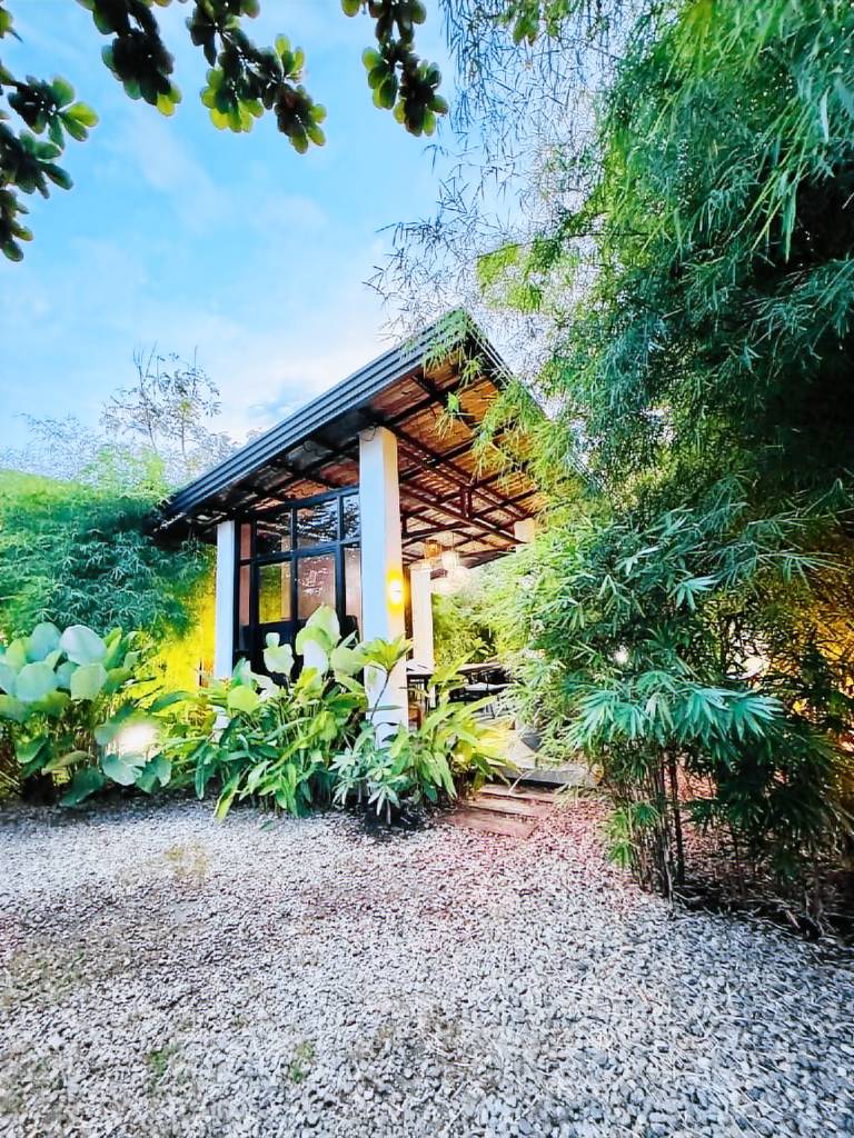 Beautiful villa with yard, pool & barbecue | Perfect for remote work | Pets allowed — photo 5