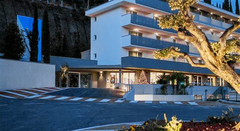HOODY ACTIVE & HAPPINESS HOTEL — photo 4