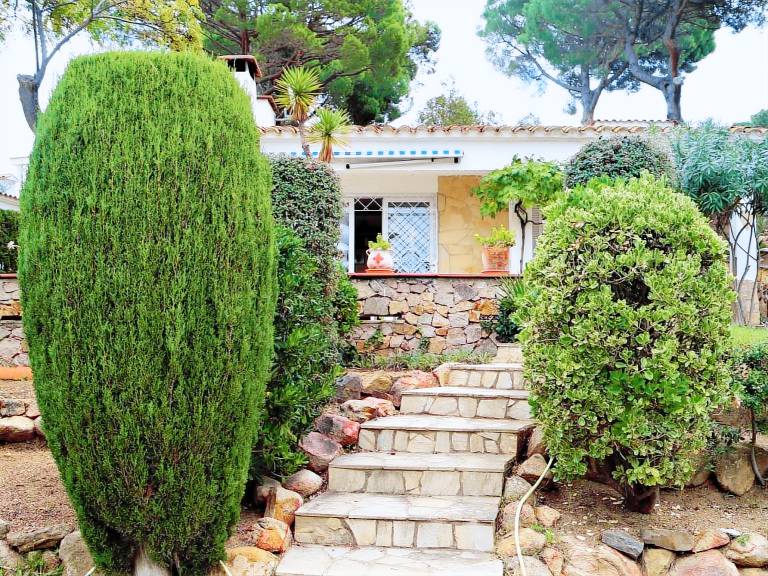 Villa with terrace, barbecue & pool | Sea view | Beach nearby | Pets allowed — photo 5