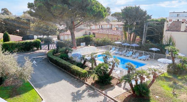 Fully equipped apartment with BBQ, private pool & patio | Next to the beach | Pets allowed in Valbonne