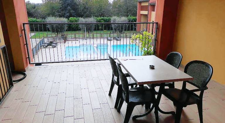 Serviced apartment with grill, pool & yard — photo 5