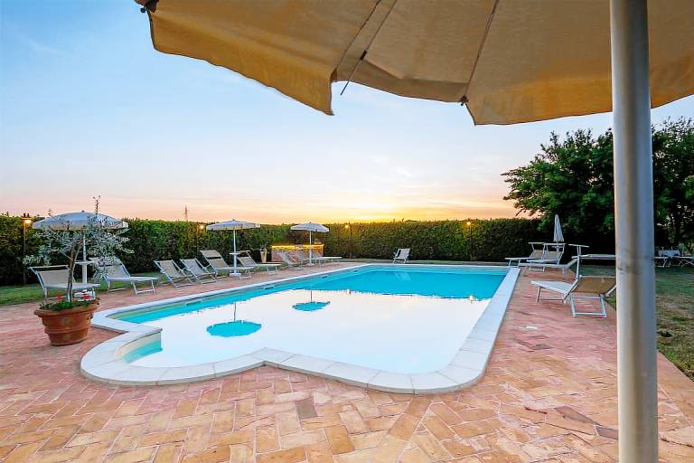 Child-friendly villa with yard, terrace & private pool | Perfect for remote work | Pets allowed — photo 3