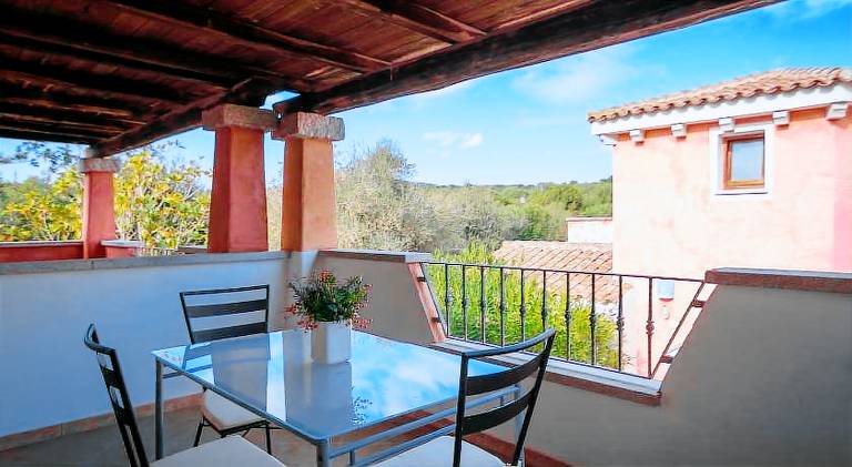 Wonderful serviced apartment with patio & yard | Beach nearby | Pets allowed in Golfo Aranci