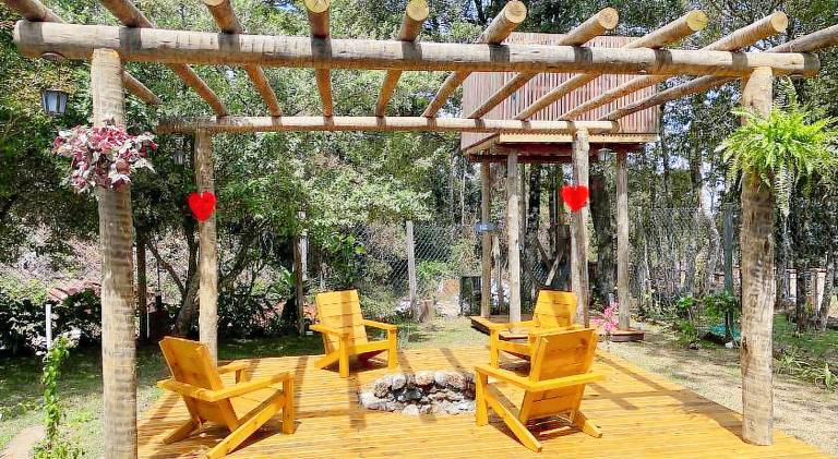 Lodge with jacuzzi, patio & yard — photo 2