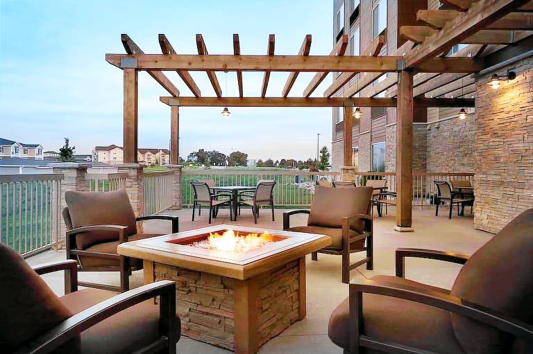 Country Inn & Suites by Radisson Indianola IA
