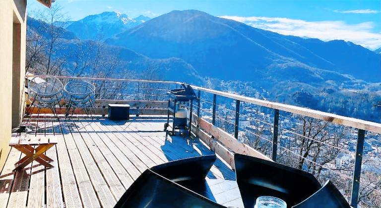 House with 4 rooms for 14 persons in Foix