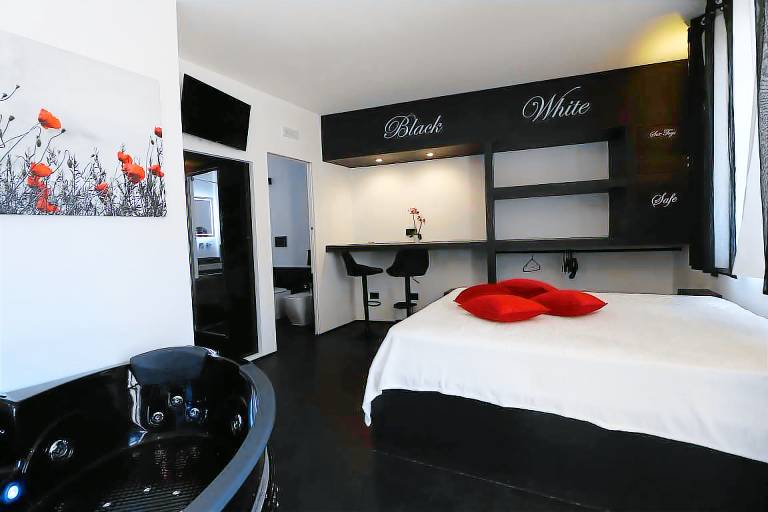 Apartment with patio & hot tub | Pets are welcome in Otranto