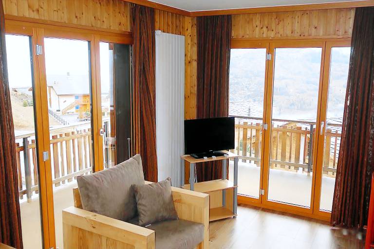 Rental apartment with yard & terrace — photo 2