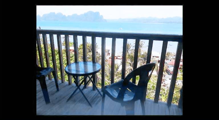 Holiday apartment with patio & garden — photo 2