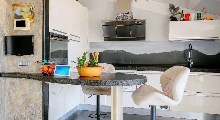 Morelli's Suite Home — photo 2