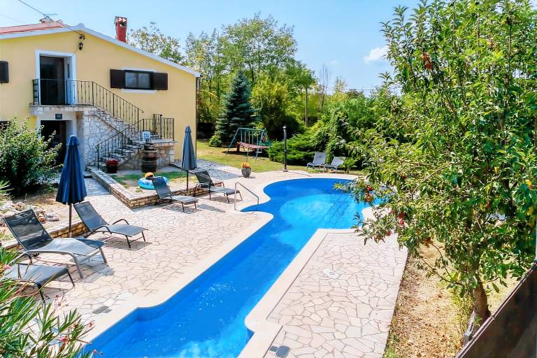 Fully equipped villa with garden, terrace & grill | Perfect for remote work | Dogs allowed — photo 4