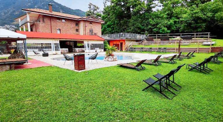 Vacation home with pool, yard & patio — photo 3