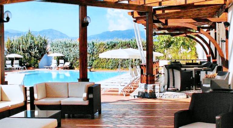 Wonderful rental apartment with private pool, barbecue & terrace | Pet-friendly in Centola