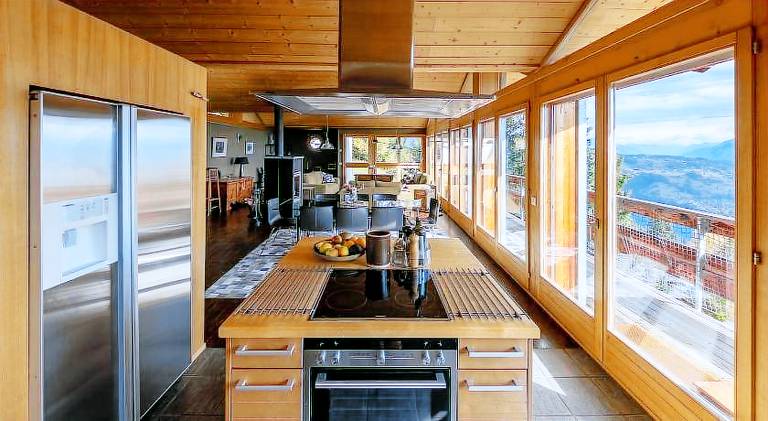 Big chalet with jacuzzi & pool | Next to the ski | Dogs allowed — photo 3