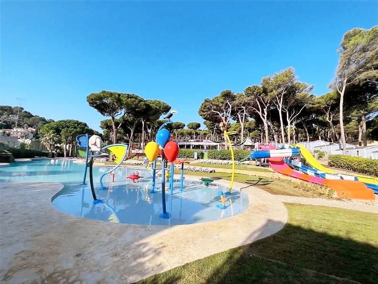Beautiful camping suite with terrace, yard & pool | Close to the beach | Pets are welcome — photo 2