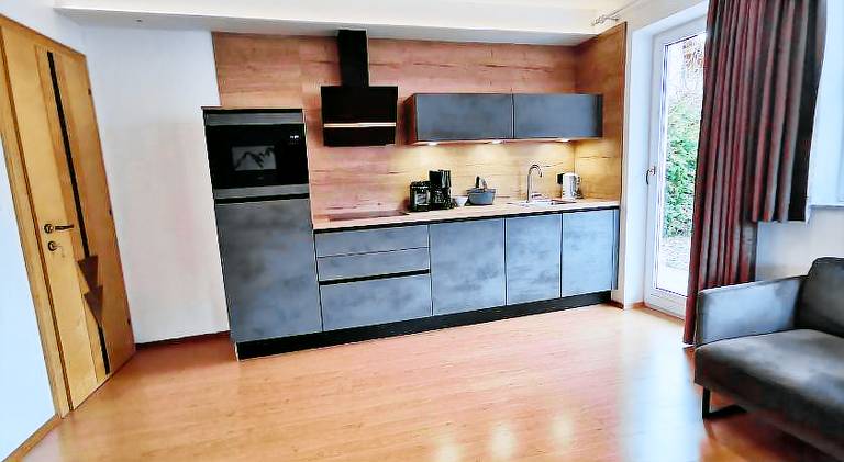 Rental apartment with sauna, terrace & yard — photo 5