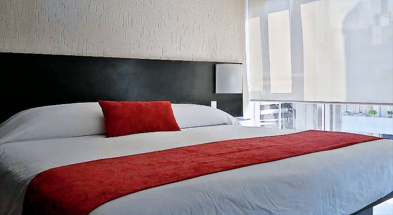 Serviced apartment with patio — photo 2