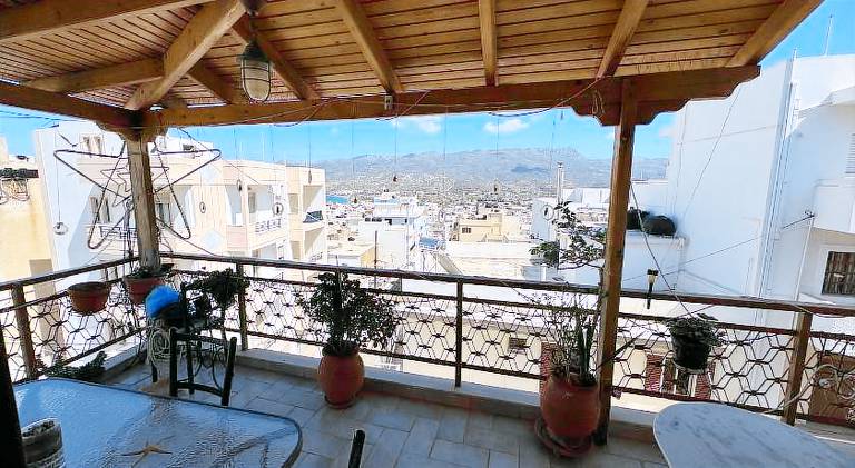Apartment with 3 rooms for 6 persons in Sitia