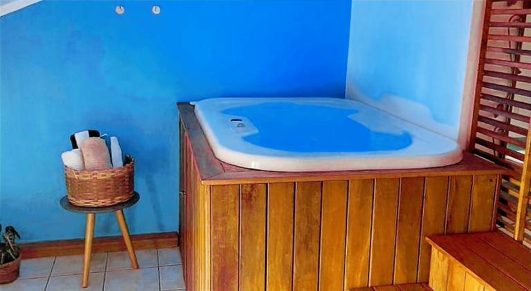 Apartment with pool & yard — photo 3