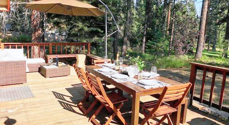 Happy Cabin Near Snow and Lake with Hot Tub, Dogs OK — photo 3