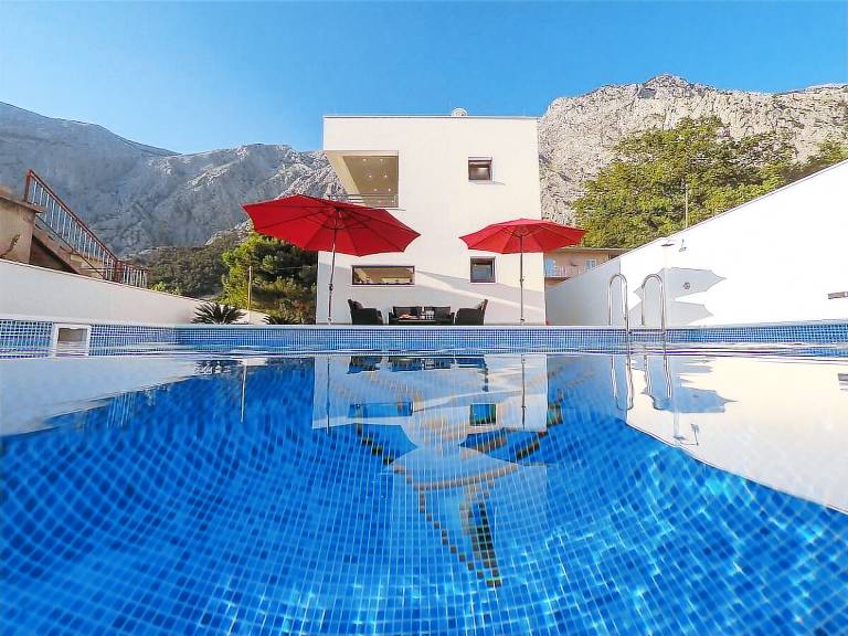 Family-oriented villa with pool, jacuzzi & yard | Good for workation | Pets allowed — photo 3