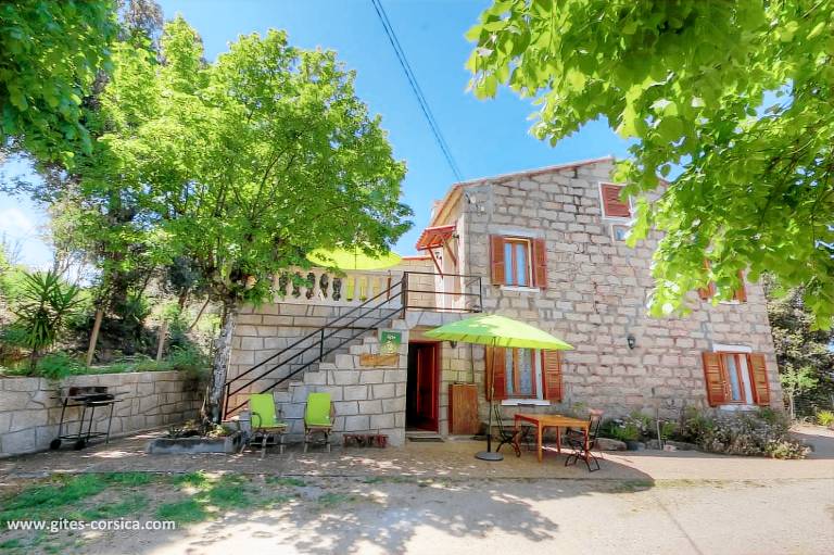 Gite with terrace, barbeque & yard — photo 3