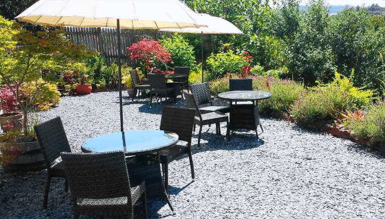 Vacation home with garden & patio — photo 5