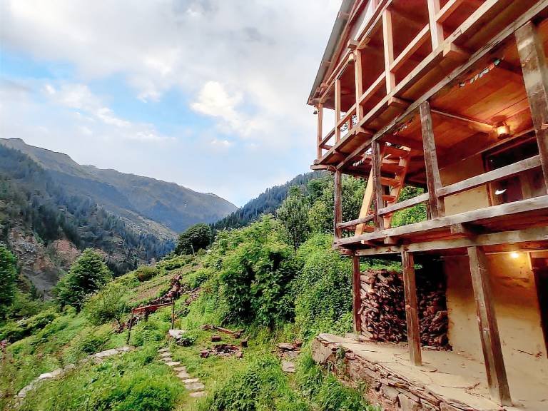 Vacation home with barbeque & garden in Kullu