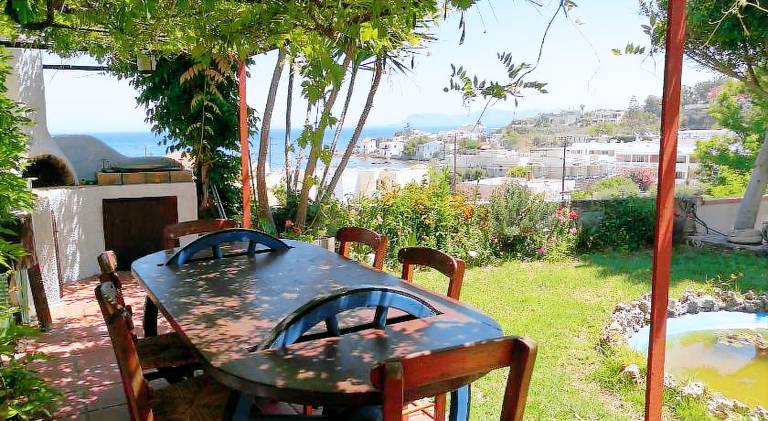 House with terrace, garden & BBQ | Next to the beach | Dogs allowed in Chania