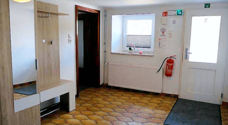 Apartment with patio — photo 5