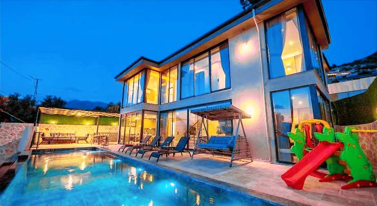 Villa with hot tub & pool in Antalya