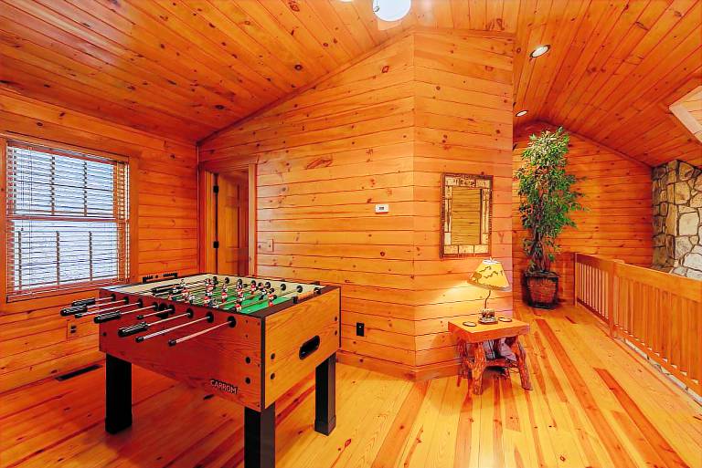 Family-friendly cabin with BBQ & hot tub | Mountain view | Pets are welcome — photo 4