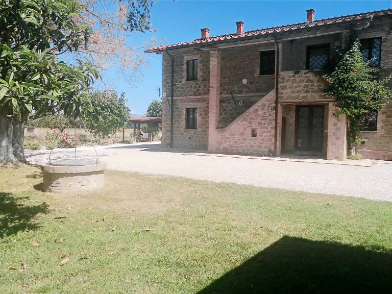 House with yard, private pool & barbeque | Lake view — photo 4