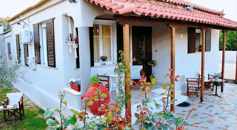 Vacation home with terrace & yard in Nafplio