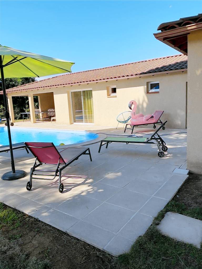 Family-oriented house with private pool, yard & barbeque | Nature view | Pet-friendly — photo 4