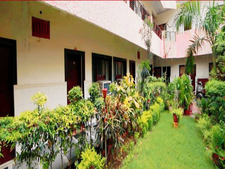 HOTEL SIDHARTHA 600 meters from Taj Mahal