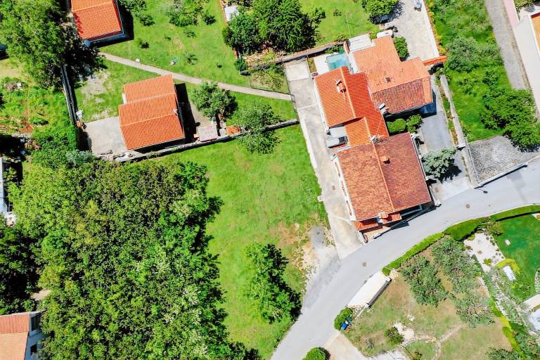 Pleasant rental apartment with yard, patio & barbeque | Pet-friendly in Medulin