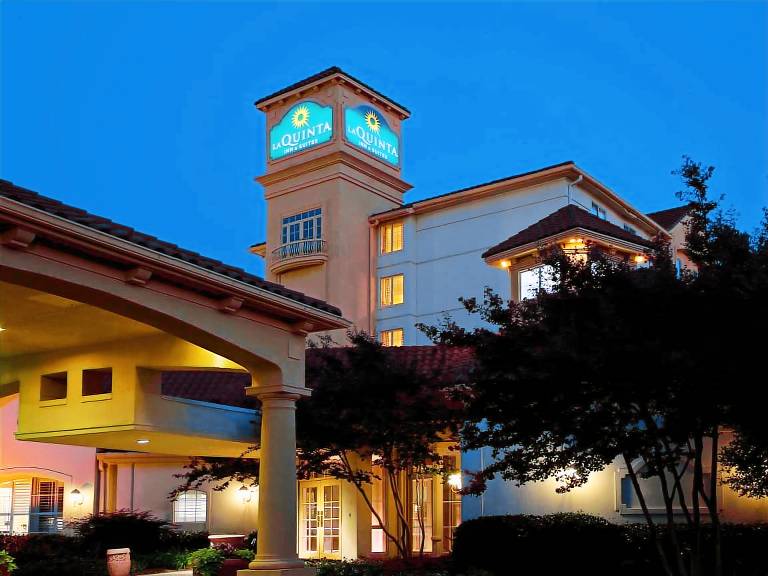 La Quinta Inn & Suites by Wyndham Greensboro NC — photo 4