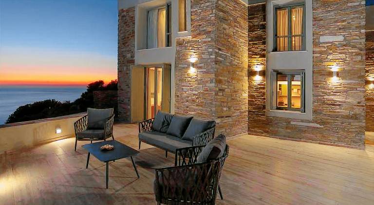 Villa with pool — photo 2