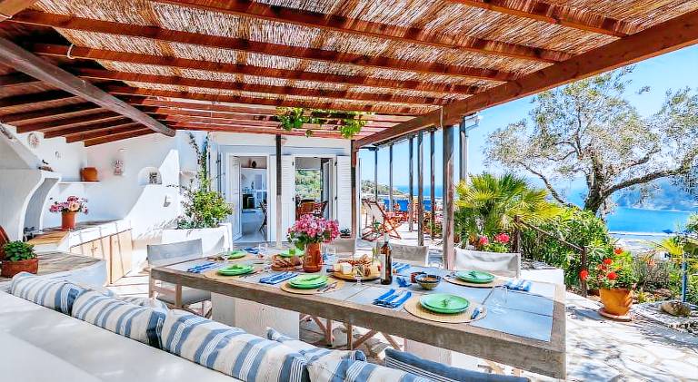 House with patio, garden & barbecue in Skopelos