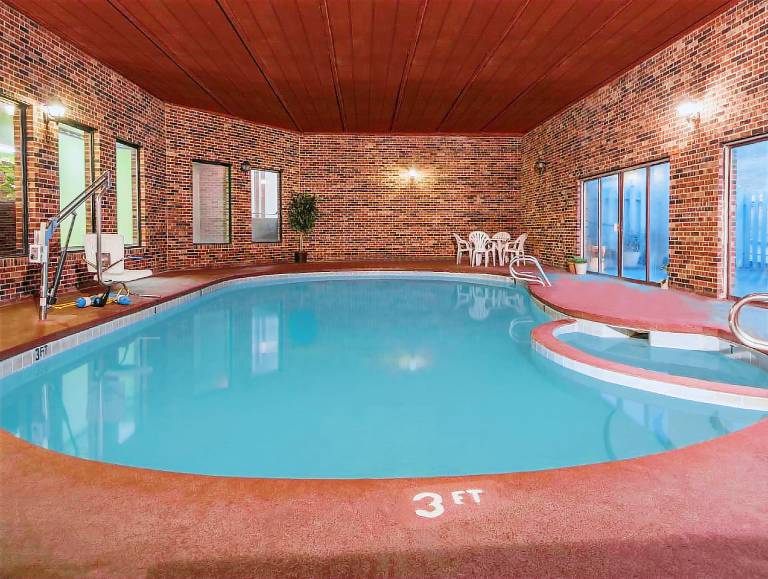 Travelodge by Wyndham Airport Platte City — photo 2
