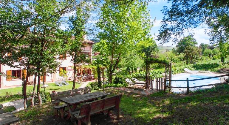 Farm with yard, pool & BBQ — photo 4