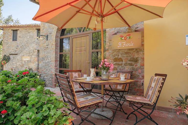 Apartment with hot tub, patio & garden — photo 3
