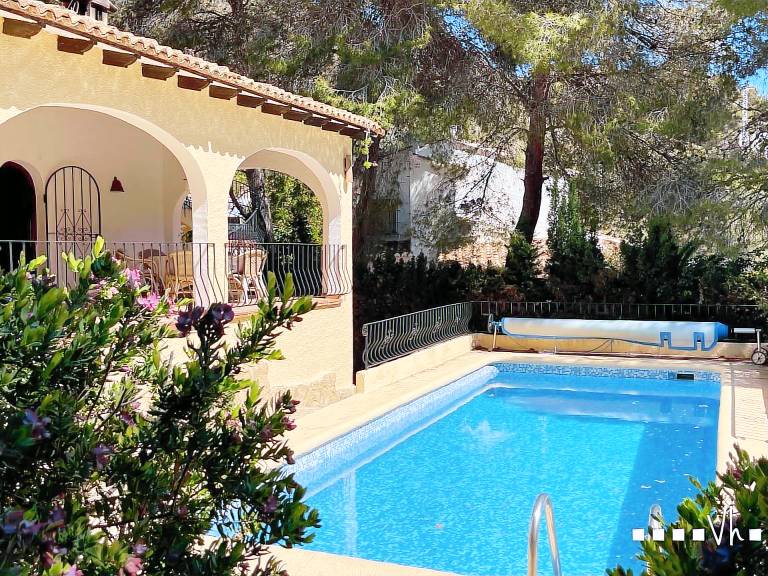 Villa with BBQ, garden & private pool — photo 2