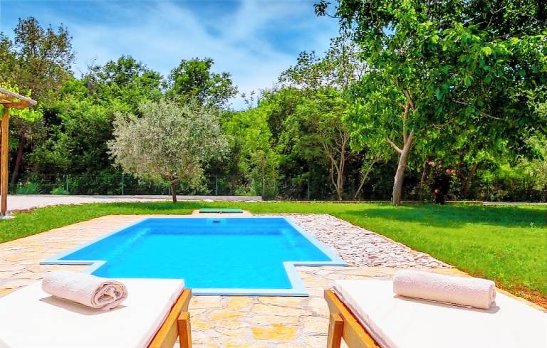 Villa with private pool, BBQ & garden — photo 2