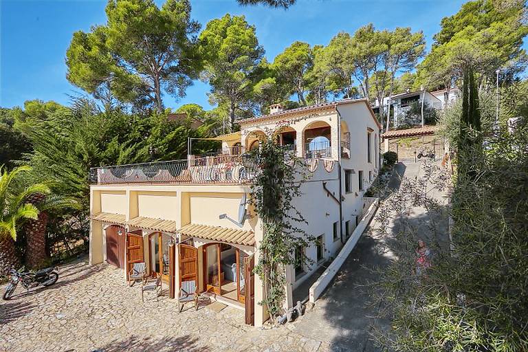 Fully equipped charming villa with private pool, BBQ & garden | Pets allowed — photo 2