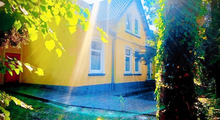 Rental apartment with yard & barbecue — photo 3