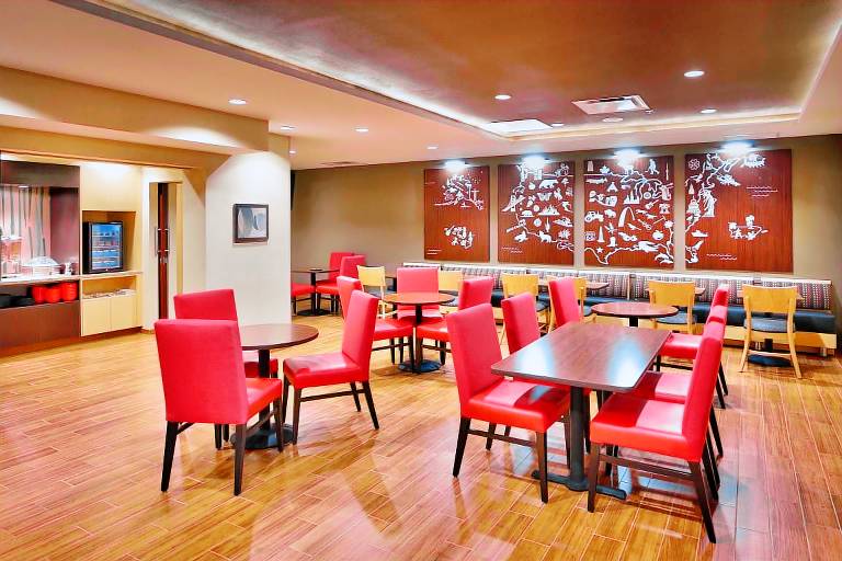 TownePlace Suites by Marriott Dickinson — photo 4