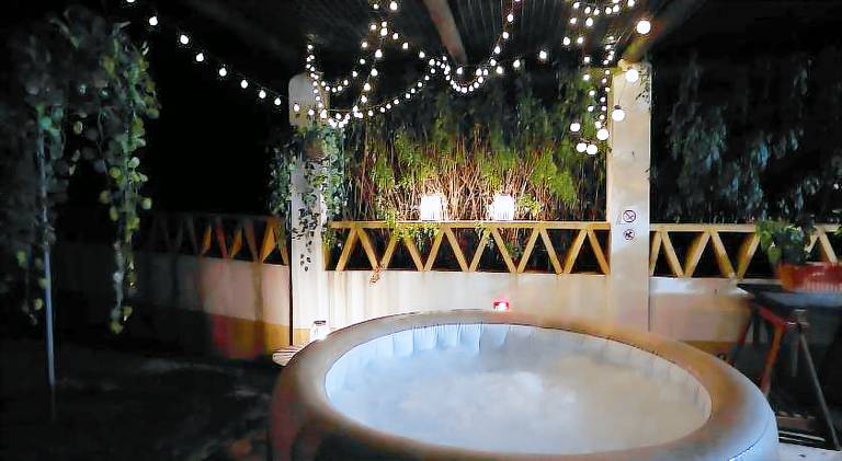 House with jacuzzi & pool | Pets are welcome — photo 2